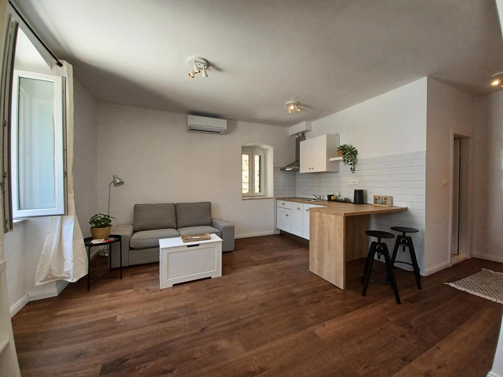 Apartment Lilly With Amazing City View Хвар Экстерьер фото