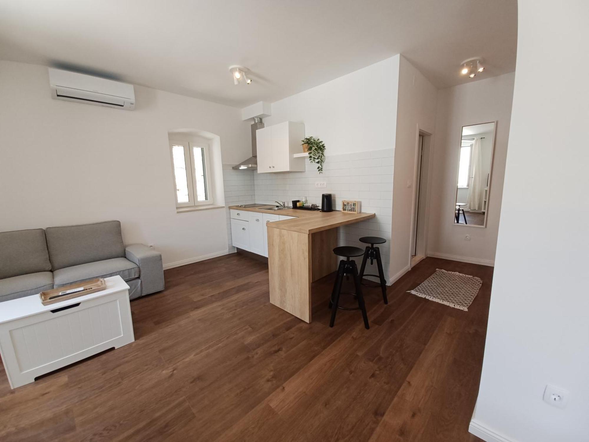 Apartment Lilly With Amazing City View Хвар Экстерьер фото
