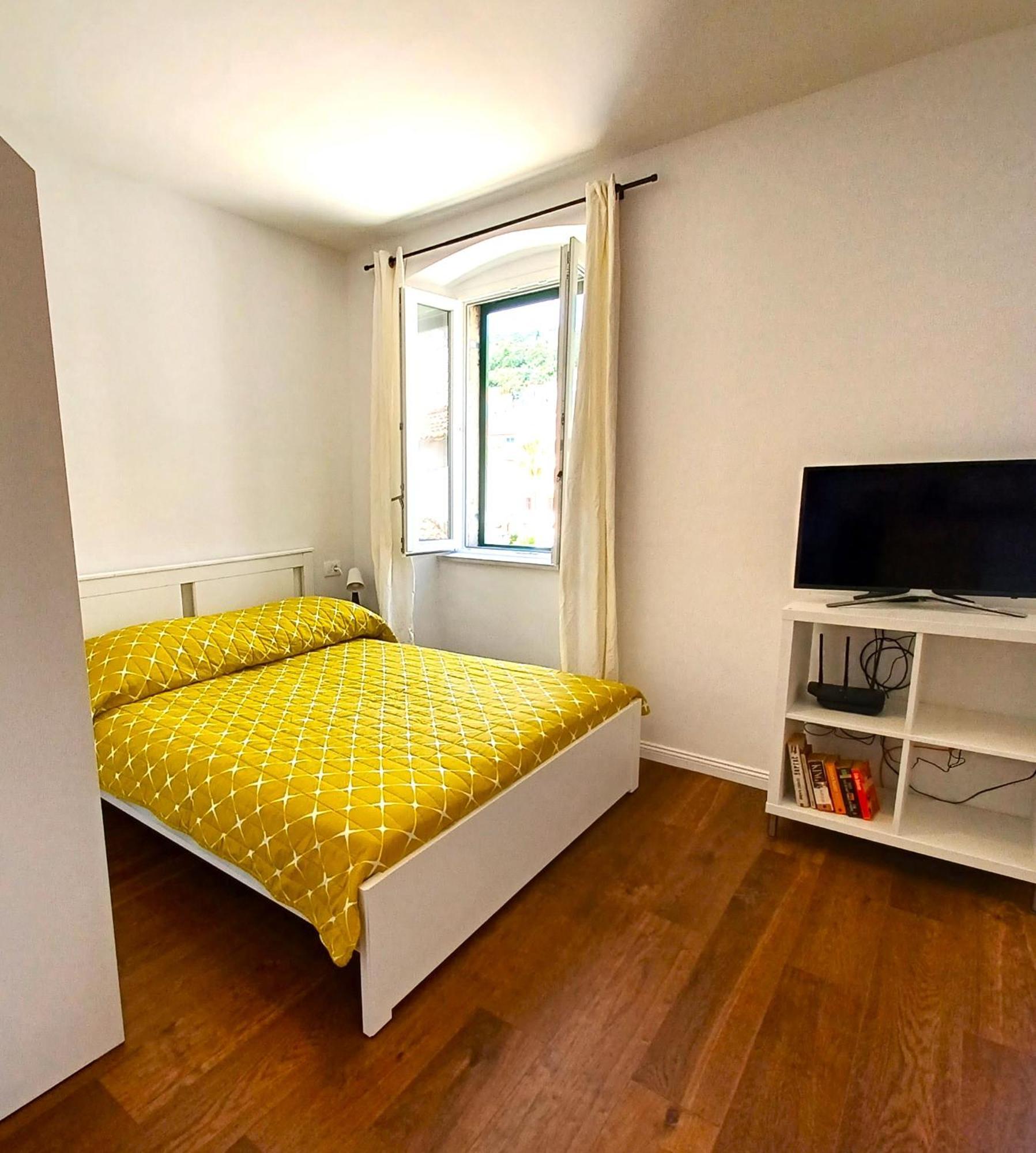 Apartment Lilly With Amazing City View Хвар Экстерьер фото